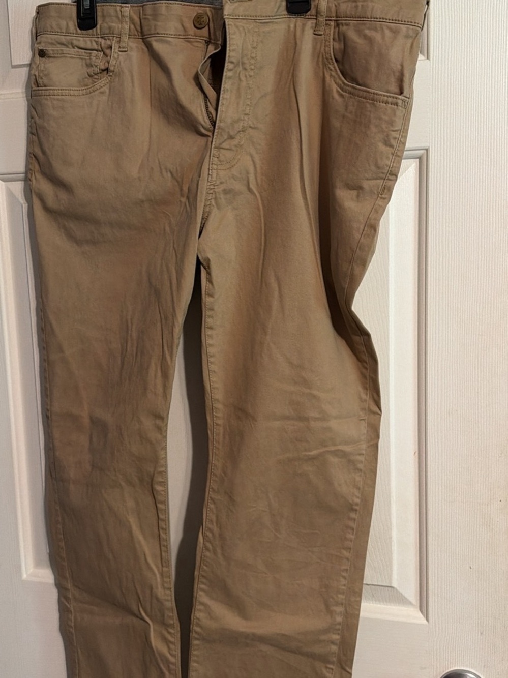 Izod Men's Khaki Straight-Leg Chino Pants